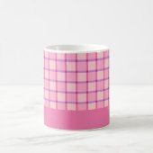 Moderne geruite roze paarse gepersonaliseerde koffiemok (Center)