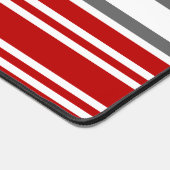 Moderne Gestreepte Rode Witte & Grijze Teamkleuren Bureaumat (Hoek)