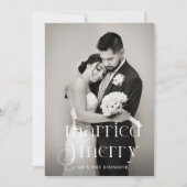 Moderne getrouwde en vrolijke trouwfoto feestdagenkaart (Voorkant)