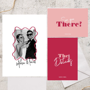 moderne gewaagde minimale Viva Magenta Wavy bruilo Kaart