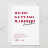 moderne gewaagde minimale Viva Magenta Wavy bruilo Kaart (Voorkant)