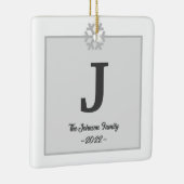 Moderne gezinsmonogram Real Estate Kerstmis Keramisch Ornament (Rechts)