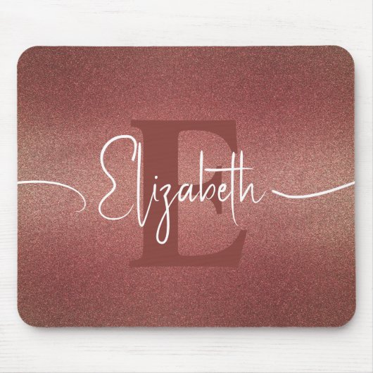 Moderne Girly Maroon Rode Glitter Monogram Naam Muismat (Voorkant)