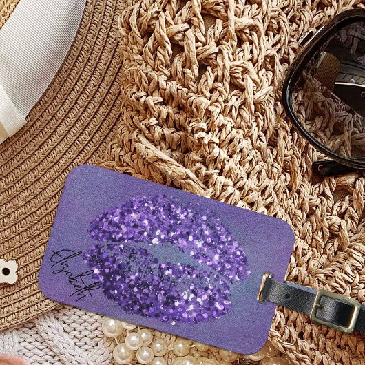 Moderne Glam Paars Glittery Kiss-lipstick - opdruk Bagagelabel