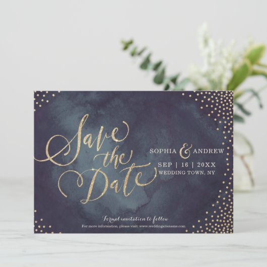 Moderne glazen goudglitterkalligrafie met uitzonde save the date (Staand voorkant)