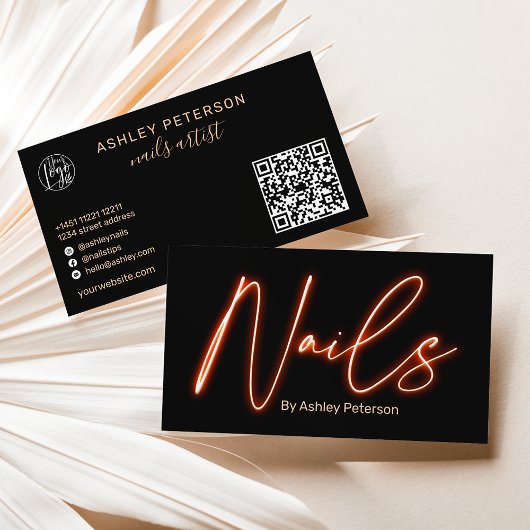 Moderne glazen oranje neonnagels, script logo qr c visitekaartje