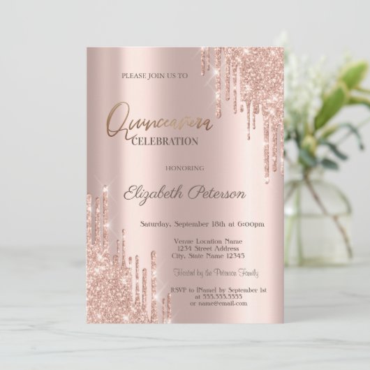 Moderne Glitter Drift Roos Gold Quinceañera Kaart (Staand voorkant)