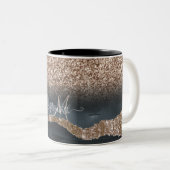 Moderne Glitter Marmeren Monogram Tweekleurige Koffiemok (Voorkant rechts)