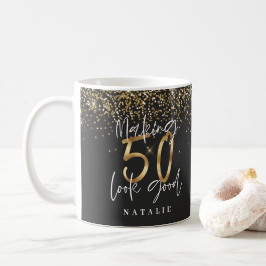 Moderne glitter zwart en goud 50e verjaardag koffiemok (Met donut)