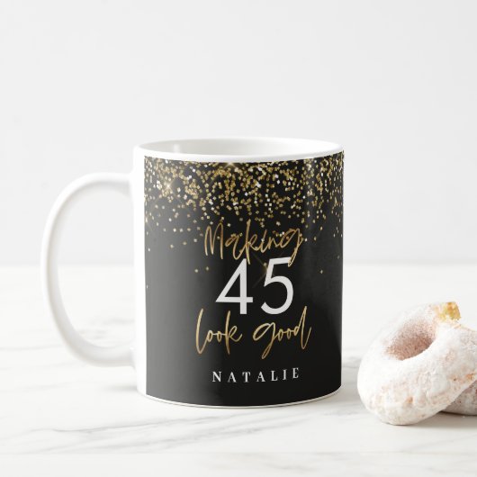 Moderne glitter zwarte en gouden 45-jarige verjaar koffiemok (Met donut)