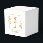 Moderne Gold Botanical Letter I - Aangepast Bedankdoosjes<br><div class="desc">Stijlvolle draagtas is voorzien van een gouden,  met de hand getekend botanisch lijst met een botanische letter I in het midden. Personaliseer met de voornamen,  datum of ander bericht van het paar (shows op rug van doos)</div>
