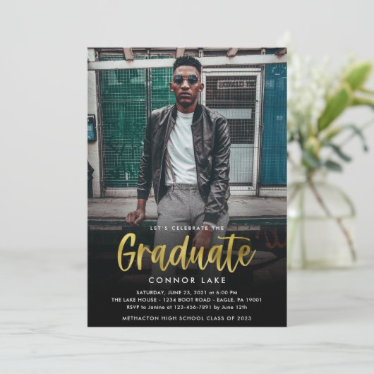 Moderne Gold Foil Afstudeerder Party 2 Fotouitnodi Kaart (Staand voorkant)