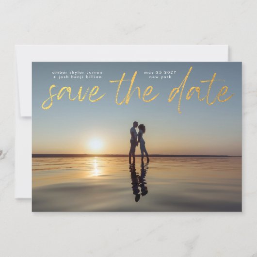 Moderne Gold Foil Script QR-code Save the Date Kaart (Voorkant)