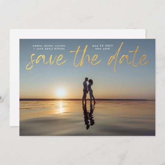 Moderne Gold Foil Script QR-code Save the Date Kaart (Voorkant / Achterkant)