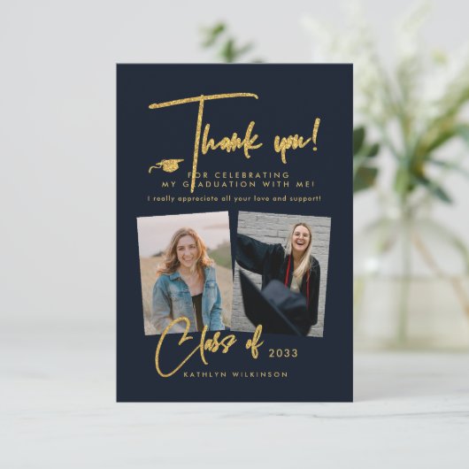 Moderne Gold Glitter Script AFSTUDEERDER - Harteli Aankondiging (Staand voorkant)