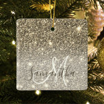 Moderne Gold Glitter Sparkles Personalized Name Keramisch Ornament<br><div class="desc">Introductie van ons Modern Gold Glitter Sparkles Personalized Name collectie, waar elegantie samenkomt met maatwerk. Stap in een wereld van glinsterende schoonheid met ons prachtige assortiment producten, ontworpen om een vleugje luxe toe te voegen aan uw dagelijks leven. Ons collectie toont de fascinerende allure van de moderne gouden glitter schittert,...</div>