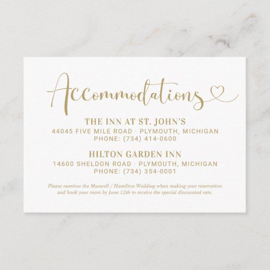 Moderne Gold Heart Script Wedding Accommodations Informatiekaartje (Voorkant)