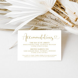 Moderne Gold Heart Script Wedding Accommodations Informatiekaartje