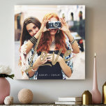 Moderne Gold Love Brush Script Overlay Couple Phot Canvas Afdruk<br><div class="desc">Keer een speciaal geheugen op met onze stijlvolle "Love"-canvas. Ons ontwerp is voorzien van een volledige fotolay-out om uw eigen speciale fotogeheugen weer te geven,  met "Liefde" die op de foto wordt getoond in een stijlvolle trendy faux gouden borstelscripttypografie. Aangepast met je namen.</div>