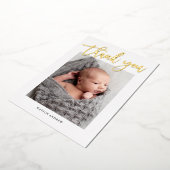 Moderne Gold Script Foto Baby Hartelijk dank Folie Uitnodiging (Gedraaid)