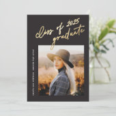 Moderne Gold Script Klasse van 2024 Foto Afstudere Kaart (Staand voorkant)
