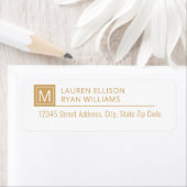Moderne Gold Typography Monogram Custom Address Etiket (Insitu)
