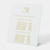 Moderne Gold & White Monogram Script Salon Reclamebord Met Voetstuk (Voorkant)