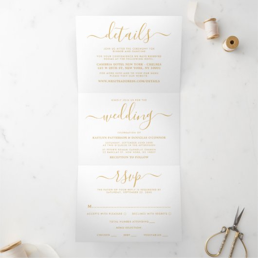 Moderne Gold & White Simple Script Wedding Suite Drieluik Uitnodiging (Binnen)