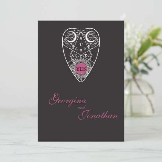 Moderne Gotische Planchette Bruiloft Kaart (Staand voorkant)