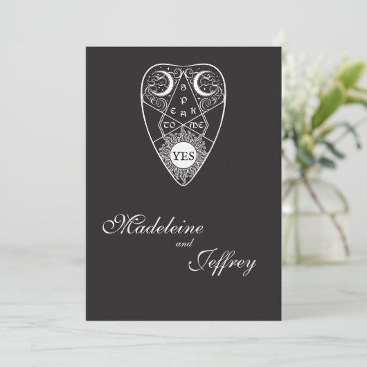 Moderne Gotische Planchette Bruiloft Kaart (Staand voorkant)