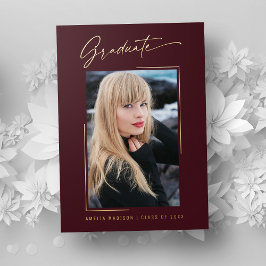 Moderne goud inkt script bordeauxrood afstudeerfot folie uitnodiging
