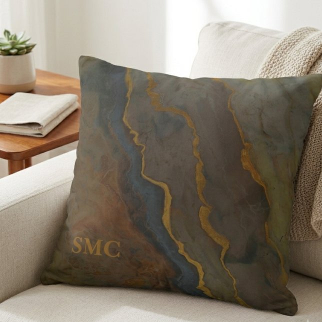 Moderne Gouden Abstracte Marmeren Monogram Kussen (This modern gold and marble throw pillow makes a chic gift for a friend's new home housewarming.)