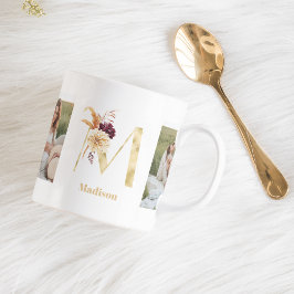 Moderne Gouden Bloem Letter M | Twee foto-monogram Koffiemok