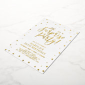 Moderne gouden Confetti verrassingsdag Folie Uitnodiging (Gedraaid)