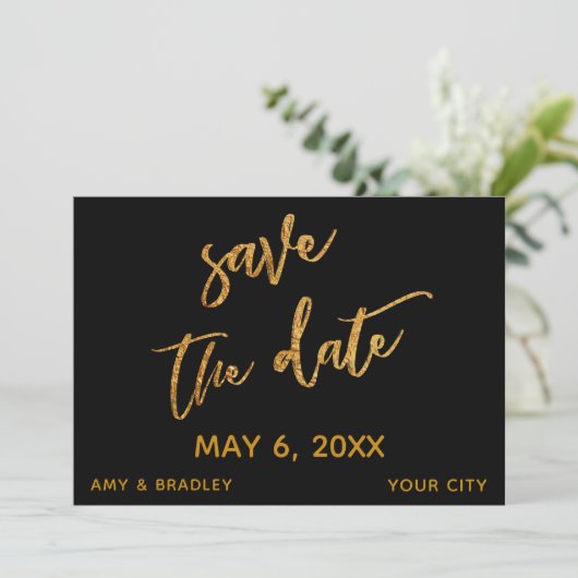 Moderne Gouden Golven en Handschrift Zwart Save The Date (Staand voorkant)