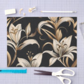 Moderne gouden lelie op zwart tissuepapier (Craft)
