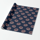Moderne gouden lips Roos afdrukken Navy Blue Cadeaupapier (Uitgerold)