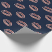 Moderne gouden lips Roos afdrukken Navy Blue Cadeaupapier (Hoek)