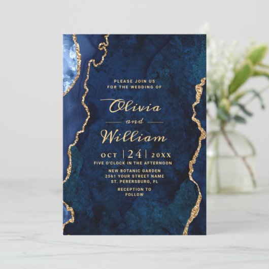 Moderne gouden marineblauwe marmeren agaat bruilof kaart (Staand voorkant)