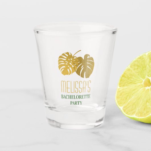 Moderne Gouden Monstera Bladeren Bachelorette Fees Shot Glas (Voorkant)