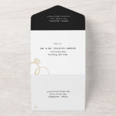 Moderne gouden ringen zwart-wit bruiloft all in one uitnodiging (Buitenkant)