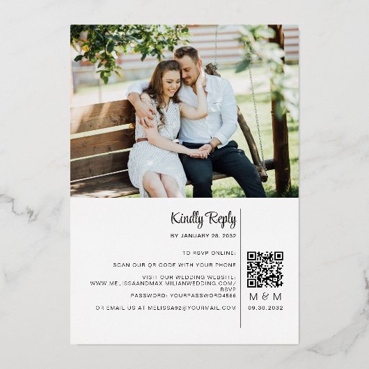 Moderne gouden script 2 foto's met online RSVP Gol Folie Uitnodiging (Achterkant)