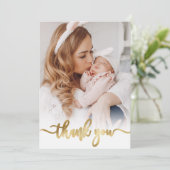 Moderne Gouden Scriptie Pasgeboren Baby Foto Bedan Bedankkaart (Staand voorkant)