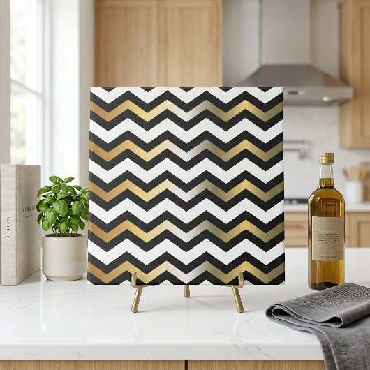 Moderne gouden zwart-wit zigzag chevronpatroon tegeltje