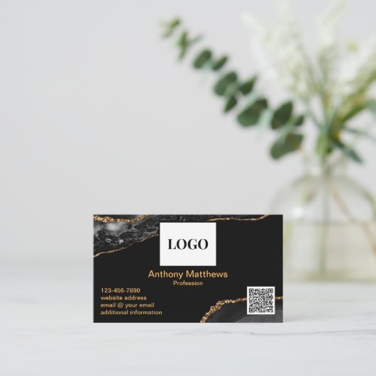 Moderne gouden zwarte marmer Voeg Logo- en QR-code Visitekaartje (Staand voorkant)