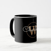 Moderne goudkleurige monogram zwart mok (Voorkant links)