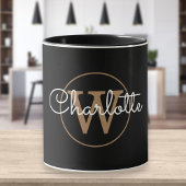 Moderne goudkleurige monogram zwart mok