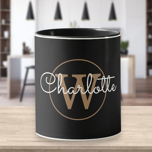 Moderne goudkleurige monogram zwart mok