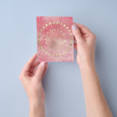 Moderne goudmandala flyer (Hand)