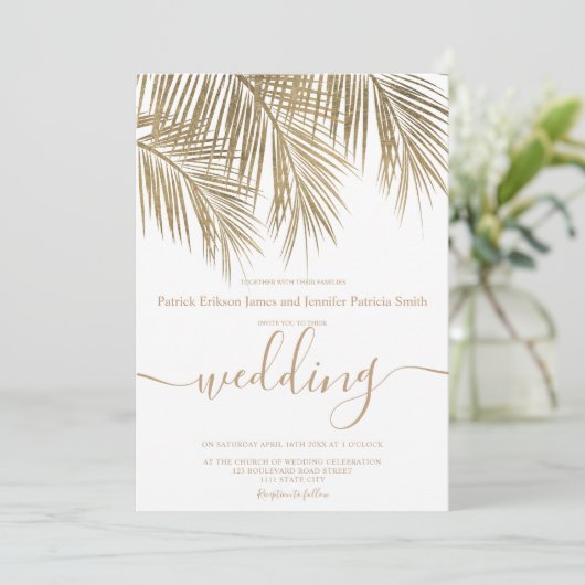 Moderne goudpalmboom elegant script bruiloft kaart (Staand voorkant)
